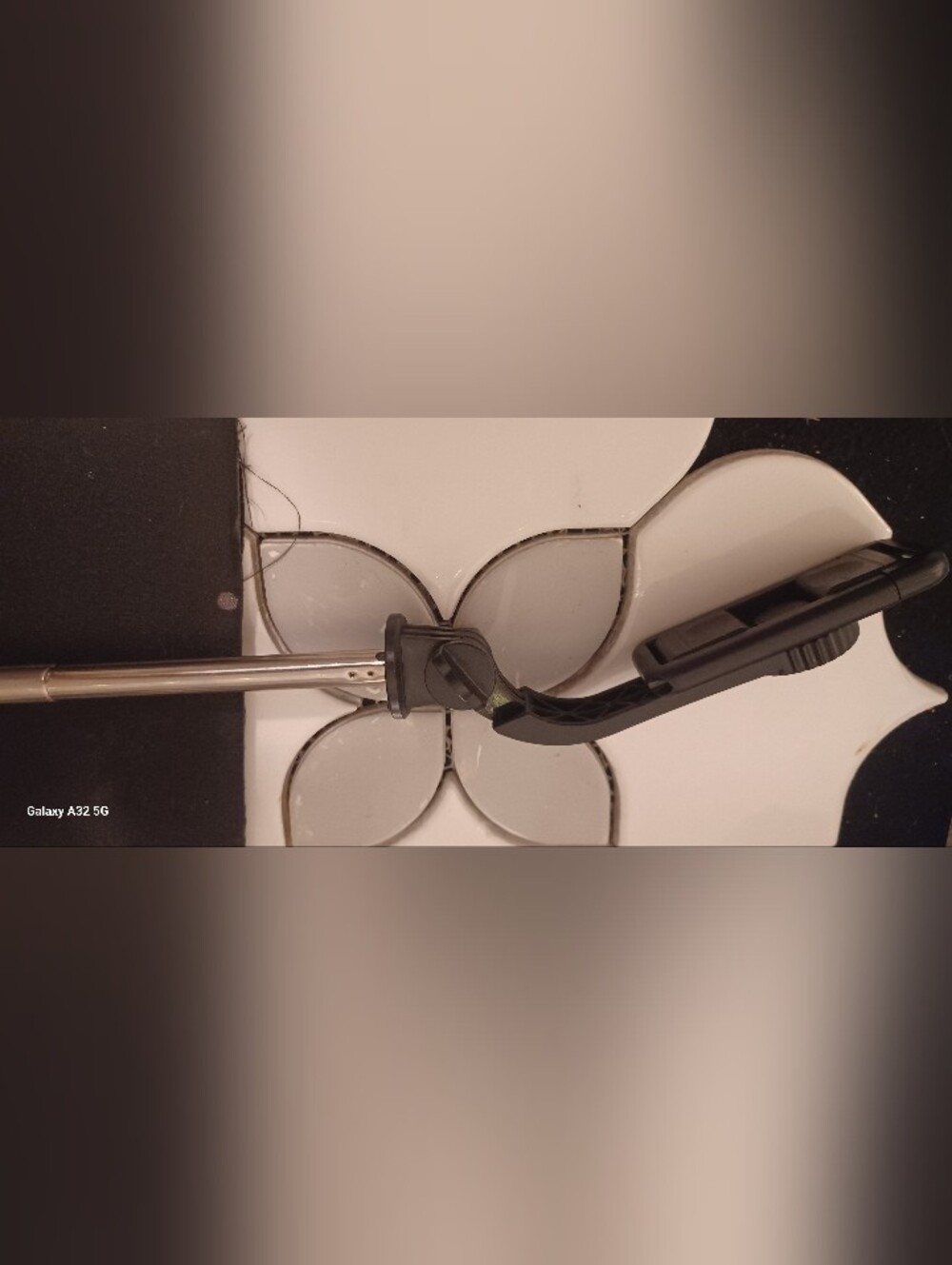 Remote Control Selfie Stick - Picture 5 of 9